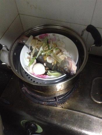 清蒸蘑菇鲈鱼怎么做，清蒸蘑菇鲈鱼怎么做好吃，清蒸蘑菇鲈鱼做法