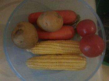 胡萝卜玉米瘦肉汤怎么做，胡萝卜玉米瘦肉汤怎么做好吃，胡萝卜玉米瘦肉汤做法