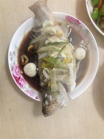 清蒸蘑菇鲈鱼怎么做，清蒸蘑菇鲈鱼怎么做好吃，清蒸蘑菇鲈鱼做法
