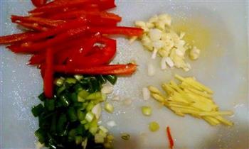 柠檬清蒸鲈鱼怎么做，柠檬清蒸鲈鱼怎么做好吃，柠檬清蒸鲈鱼做法