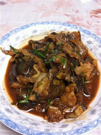 红烧雅片鱼头怎么做，红烧雅片鱼头怎么做好吃，红烧雅片鱼头做法