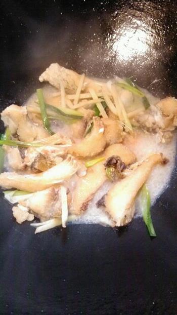 香葱煎鱼怎么做，香葱煎鱼怎么做好吃，香葱煎鱼做法