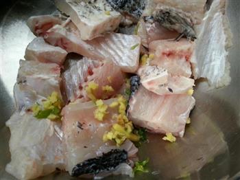 乐乐自家菜-鱼和腊肉合蒸怎么做，乐乐自家菜-鱼和腊肉合蒸怎么做好吃，乐乐自家菜-鱼和腊肉合蒸做法