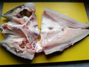 乐乐自家菜-鱼和腊肉合蒸怎么做，乐乐自家菜-鱼和腊肉合蒸怎么做好吃，乐乐自家菜-鱼和腊肉合蒸做法