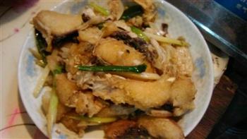 香葱煎鱼怎么做，香葱煎鱼怎么做好吃，香葱煎鱼做法