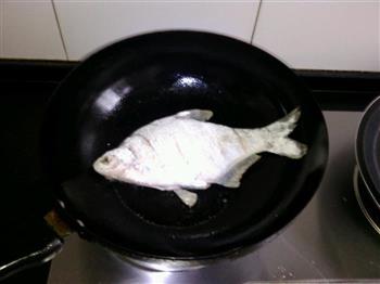 煎烧鳊鱼怎么做，煎烧鳊鱼怎么做好吃，煎烧鳊鱼做法