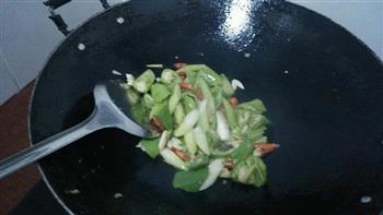 赣南小炒鱼怎么做，赣南小炒鱼怎么做好吃，赣南小炒鱼做法