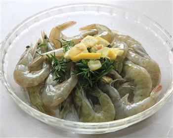 用烤箱轻松做-迷迭香烤大虾怎么做，用烤箱轻松做-迷迭香烤大虾怎么做好吃，用烤箱轻松做-迷迭香烤大虾做法