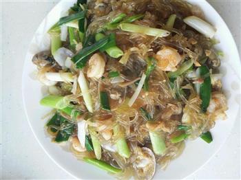 青蒜海鲜炒粉条怎么做，青蒜海鲜炒粉条怎么做好吃，青蒜海鲜炒粉条做法