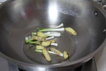 葱炒油蛤王怎么做，葱炒油蛤王怎么做好吃，葱炒油蛤王做法