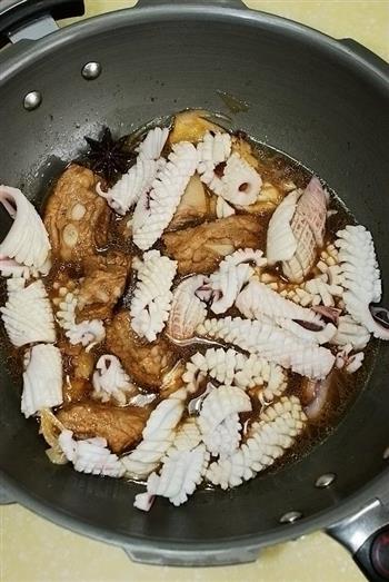 鱿鱼焖排骨怎么做，鱿鱼焖排骨怎么做好吃，鱿鱼焖排骨做法