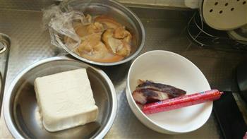 咸肉河蚌滚豆腐怎么做，咸肉河蚌滚豆腐怎么做好吃，咸肉河蚌滚豆腐做法