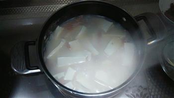 咸肉河蚌滚豆腐怎么做，咸肉河蚌滚豆腐怎么做好吃，咸肉河蚌滚豆腐做法