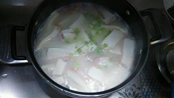 咸肉河蚌滚豆腐怎么做，咸肉河蚌滚豆腐怎么做好吃，咸肉河蚌滚豆腐做法