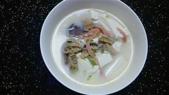 咸肉河蚌滚豆腐怎么做，咸肉河蚌滚豆腐怎么做好吃，咸肉河蚌滚豆腐做法