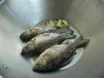 香菇豆腐鲫鱼汤-冬季暖身怎么做，香菇豆腐鲫鱼汤-冬季暖身怎么做好吃，香菇豆腐鲫鱼汤-冬季暖身做法