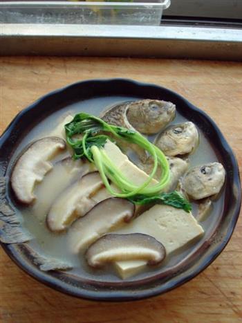 香菇豆腐鲫鱼汤-冬季暖身怎么做，香菇豆腐鲫鱼汤-冬季暖身怎么做好吃，香菇豆腐鲫鱼汤-冬季暖身做法
