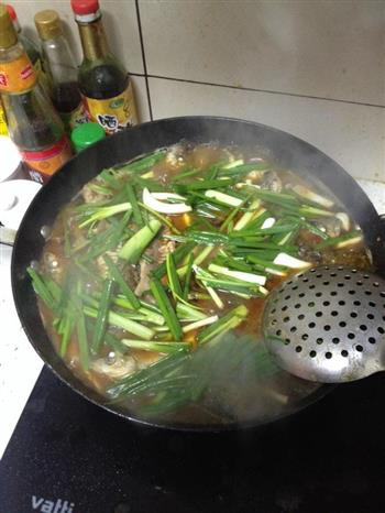 乡村鲫鱼怎么做，乡村鲫鱼怎么做好吃，乡村鲫鱼做法