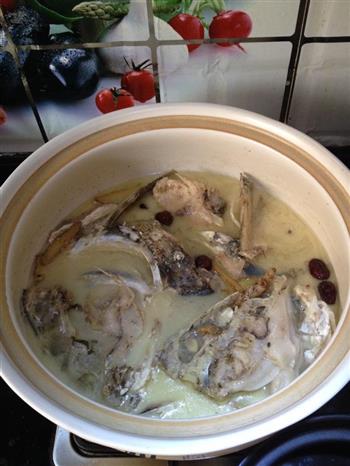 家常菜-鱼头汤怎么做，家常菜-鱼头汤怎么做好吃，家常菜-鱼头汤做法