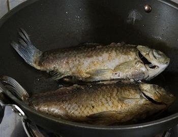 葱香榨菜肉糜嵌鲫鱼-乌江榨菜怎么做，葱香榨菜肉糜嵌鲫鱼-乌江榨菜怎么做好吃，葱香榨菜肉糜嵌鲫鱼-乌江榨菜做法