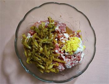葱香榨菜肉糜嵌鲫鱼-乌江榨菜怎么做，葱香榨菜肉糜嵌鲫鱼-乌江榨菜怎么做好吃，葱香榨菜肉糜嵌鲫鱼-乌江榨菜做法