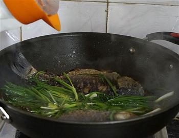 葱香榨菜肉糜嵌鲫鱼-乌江榨菜怎么做，葱香榨菜肉糜嵌鲫鱼-乌江榨菜怎么做好吃，葱香榨菜肉糜嵌鲫鱼-乌江榨菜做法