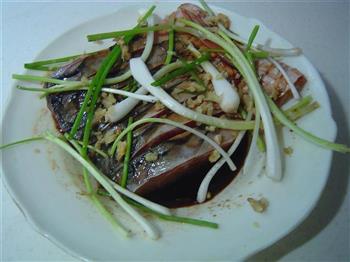 电饭煲烤草鱼怎么做，电饭煲烤草鱼怎么做好吃，电饭煲烤草鱼做法
