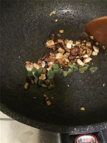 腊八蒜蒸鱼怎么做，腊八蒜蒸鱼怎么做好吃，腊八蒜蒸鱼做法