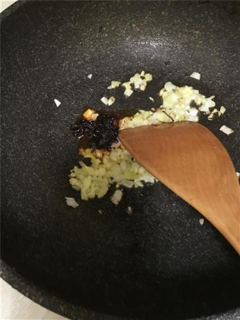 腊八蒜蒸鱼怎么做，腊八蒜蒸鱼怎么做好吃，腊八蒜蒸鱼做法