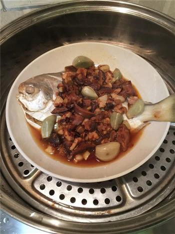 腊八蒜蒸鱼怎么做，腊八蒜蒸鱼怎么做好吃，腊八蒜蒸鱼做法