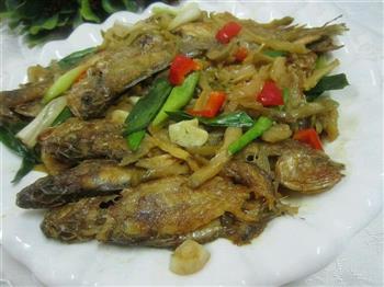 干烧香煎榨菜小黄鱼-乌江榨菜怎么做，干烧香煎榨菜小黄鱼-乌江榨菜怎么做好吃，干烧香煎榨菜小黄鱼-乌江榨菜做法