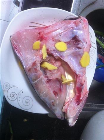 简易剁椒鱼头怎么做，简易剁椒鱼头怎么做好吃，简易剁椒鱼头做法