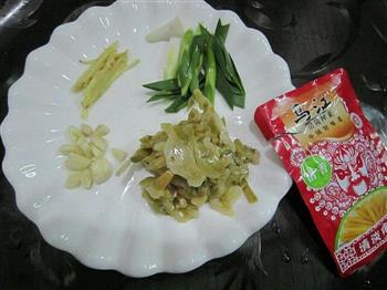 干烧香煎榨菜小黄鱼-乌江榨菜怎么做，干烧香煎榨菜小黄鱼-乌江榨菜怎么做好吃，干烧香煎榨菜小黄鱼-乌江榨菜做法