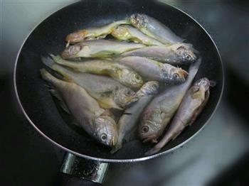 干烧香煎榨菜小黄鱼-乌江榨菜怎么做，干烧香煎榨菜小黄鱼-乌江榨菜怎么做好吃，干烧香煎榨菜小黄鱼-乌江榨菜做法