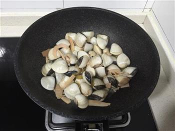 自家四川泡菜炒白贝怎么做，自家四川泡菜炒白贝怎么做好吃，自家四川泡菜炒白贝做法