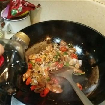 老干妈炒花甲怎么做，老干妈炒花甲怎么做好吃，老干妈炒花甲做法