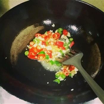 老干妈炒花甲怎么做，老干妈炒花甲怎么做好吃，老干妈炒花甲做法