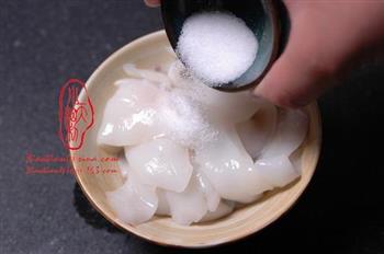 蒜茸蒸墨鱼片怎么做，蒜茸蒸墨鱼片怎么做好吃，蒜茸蒸墨鱼片做法