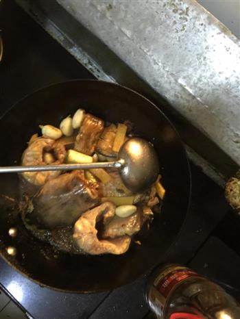 大蒜炖鮰鱼怎么做，大蒜炖鮰鱼怎么做好吃，大蒜炖鮰鱼做法