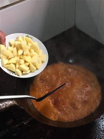 小龙虾烧土豆啤酒绝配怎么做，小龙虾烧土豆啤酒绝配怎么做好吃，小龙虾烧土豆啤酒绝配做法
