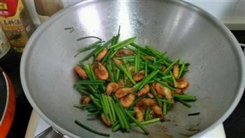 韭菜花炒河虾怎么做，韭菜花炒河虾怎么做好吃，韭菜花炒河虾做法