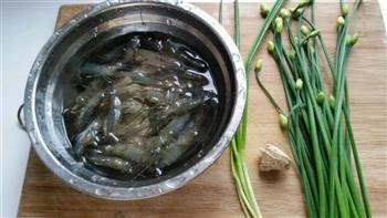 韭菜花炒河虾怎么做，韭菜花炒河虾怎么做好吃，韭菜花炒河虾做法