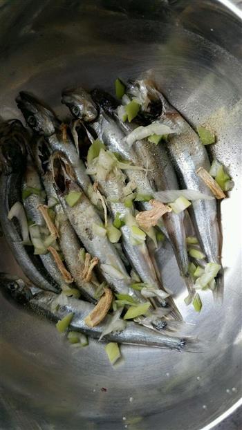 椒盐多春鱼怎么做，椒盐多春鱼怎么做好吃，椒盐多春鱼做法