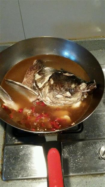 紫苏青椒胖鱼头怎么做，紫苏青椒胖鱼头怎么做好吃，紫苏青椒胖鱼头做法