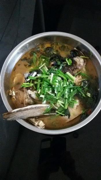 紫苏青椒胖鱼头怎么做，紫苏青椒胖鱼头怎么做好吃，紫苏青椒胖鱼头做法