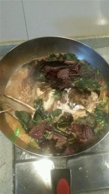 紫苏青椒胖鱼头怎么做，紫苏青椒胖鱼头怎么做好吃，紫苏青椒胖鱼头做法