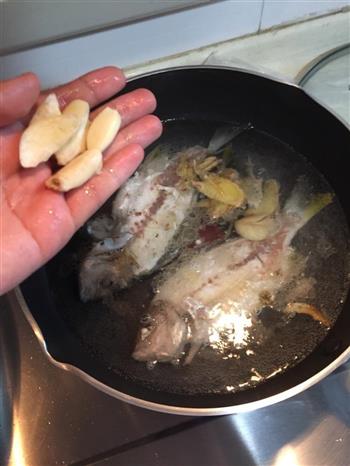 香菇豆腐鱼汤怎么做，香菇豆腐鱼汤怎么做好吃，香菇豆腐鱼汤做法