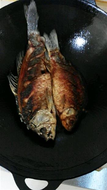 萝卜烧鲫鱼怎么做，萝卜烧鲫鱼怎么做好吃，萝卜烧鲫鱼做法