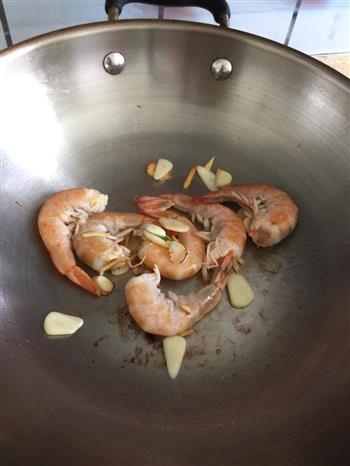 青蒜苗大虾怎么做，青蒜苗大虾怎么做好吃，青蒜苗大虾做法