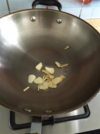 青蒜苗大虾怎么做，青蒜苗大虾怎么做好吃，青蒜苗大虾做法